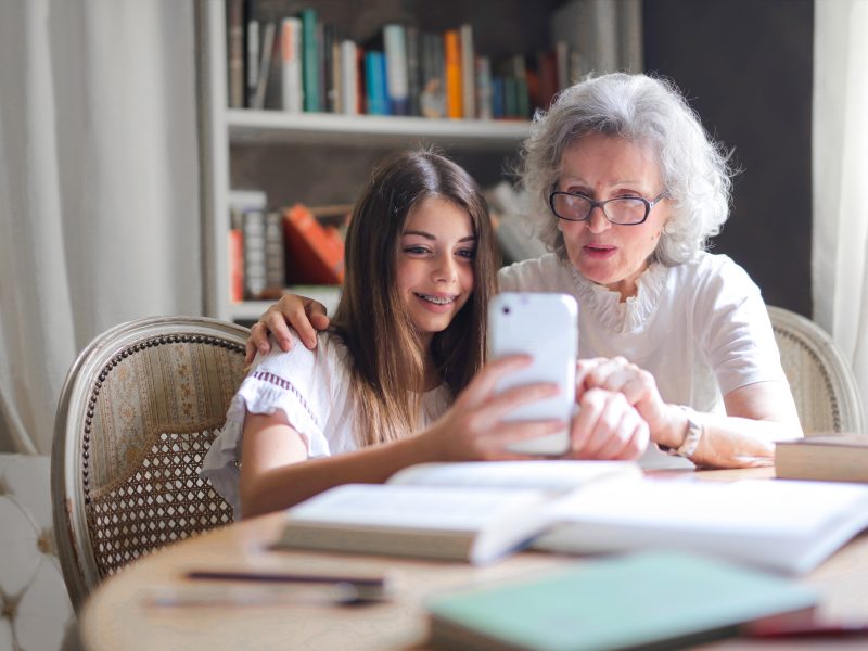 Os benefícios de passar mais tempo com os avós