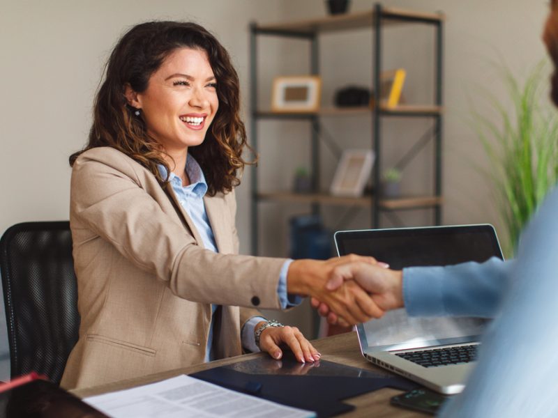 Como se comportar na hora da entrevista de emprego? Confira dicas importantes!