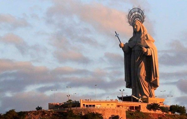 Maior estátua católica do mundo é e continuará a ser no Brasil