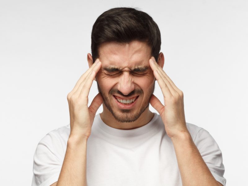 Conheça os tipos, as causas e os tratamentos das dores de cabeça