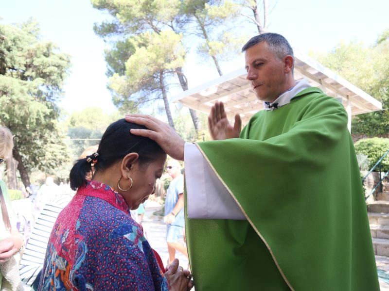 O que a Igreja pensa sobre as benzedeiras ou rezadeiras?