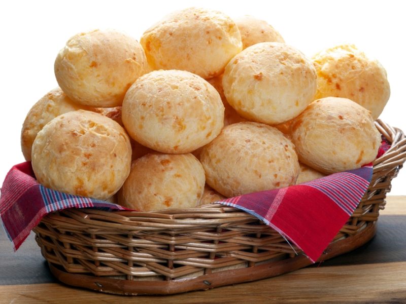 Queridinho dos brasileiros, pão de queijo tem origem incerta e muitas receitas