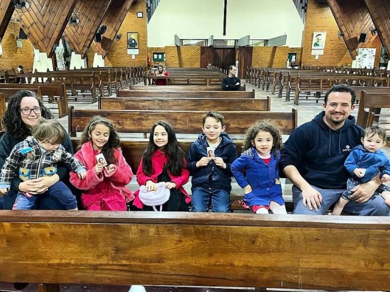 Sete crianças e muita fé: uma grande e abençoada família