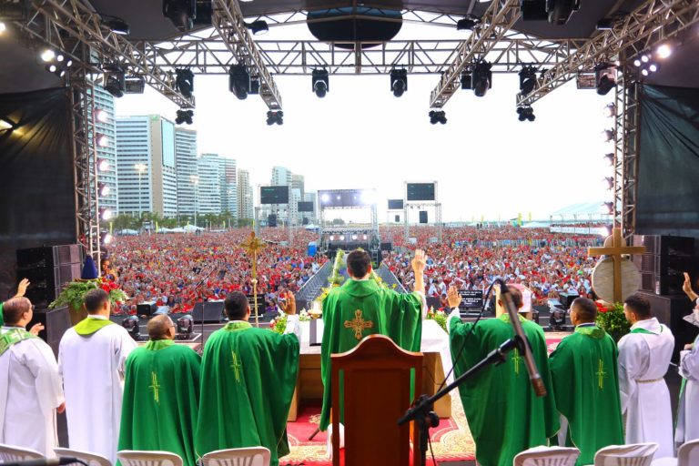 XVI Evangelizar É Preciso Fortaleza reúne milhares de pessoas para um dia de oração e emoção